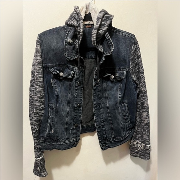 Free People distressed denim jean jacket with knit sleeves medium fit - Picture 2 of 7
